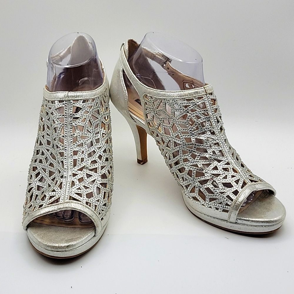 Like NEW Alex Marie Silver Metallic Heels with‎ Rhinestones. SIZE 9M. S905
